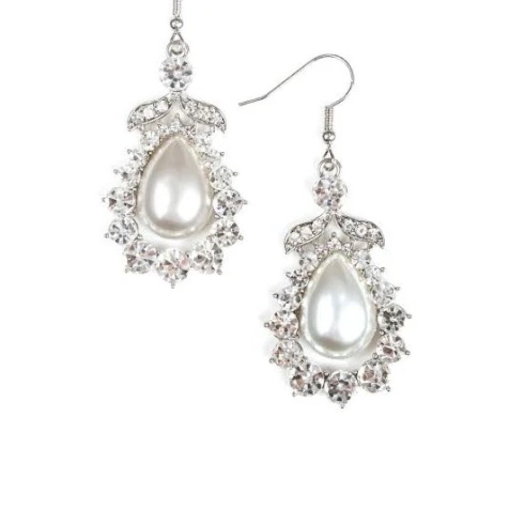 Paparazzi Award Winning Shimmer White Earrings